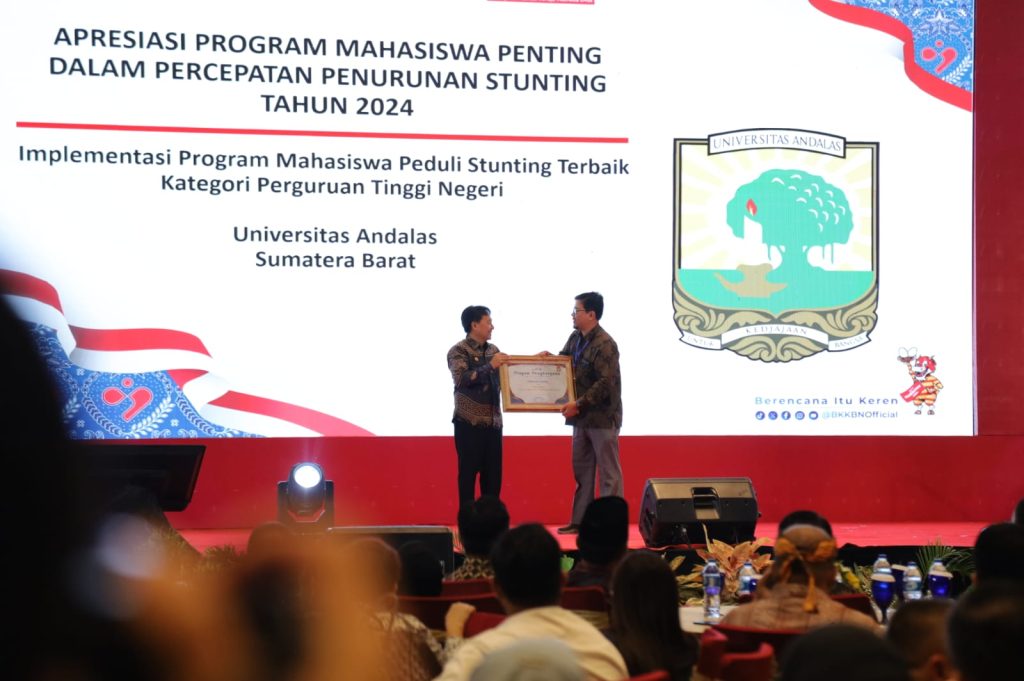 Universitas Andalas Raih Penghargaan Terbaik dalam Kategori Pelaksanaan Mahasiswa Peduli Stunting