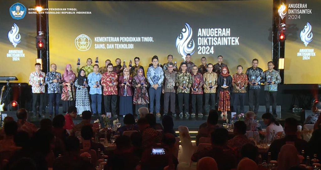 Universitas Andalas Menerima Penghargaan dalam Acara “Anugerah Dikti Saintek 2024”