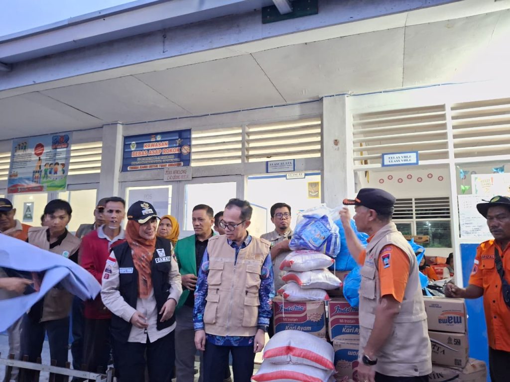 Universitas Andalas Salurkan Bantuan Tahap I untuk Masyarakat Pauh Terdampak Banjir, Wujud Komitmen terhadap SDGs