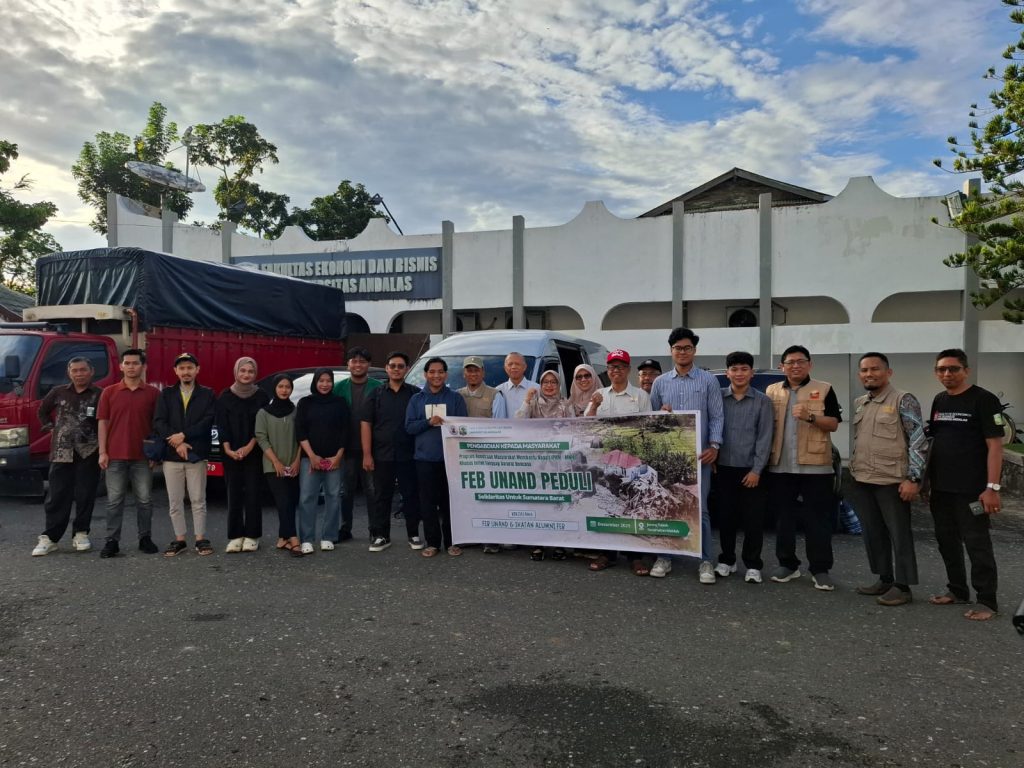 Dua Truk Logistik Bantuan Kemanusiaan Dilepas Rektor UNAND untuk Warga Jorong Toboh   Malalak